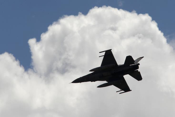 Για πρώτη φορά μη επανδρωμένο αεροσκάφος σε ανεφοδιασμό εν πτήσει μαχητικού του στρατού των ΗΠΑ